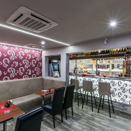 Penzion Skorpion Senec Exteriér fotografie