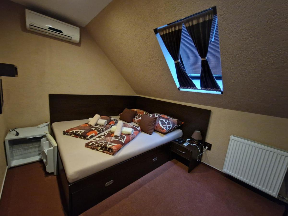 Penzion Skorpion Senec Exteriér fotografie