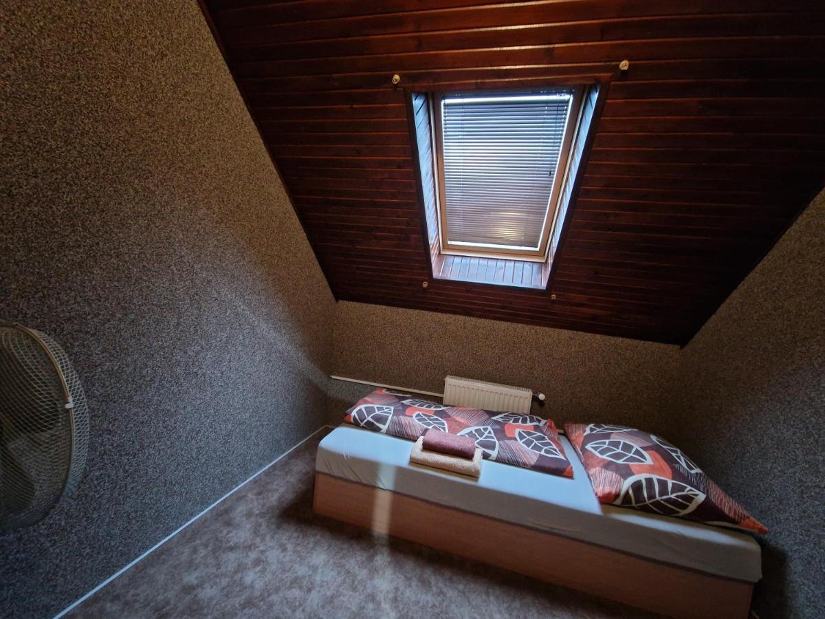 Penzion Skorpion Senec Exteriér fotografie